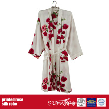 Robe de luxe imprimée en soie rose